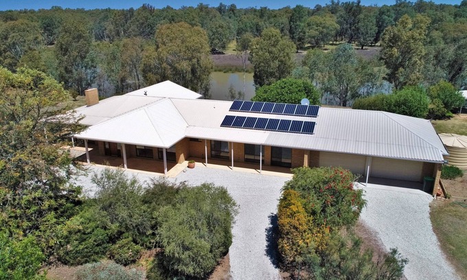 Hopefield House | The Sanctuary - Corowa - Murray River Property
