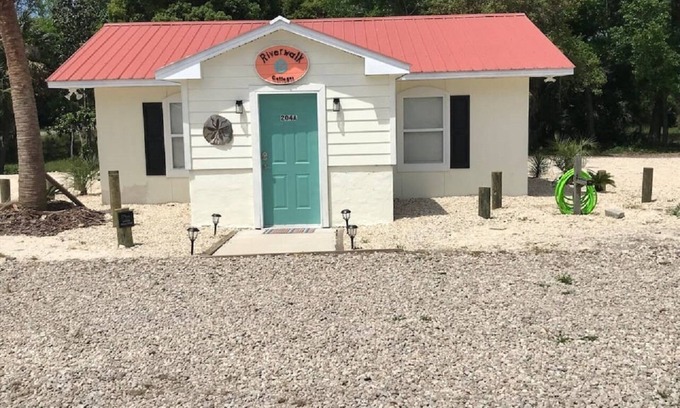 Carrabelle House | The Sand Dollar - Riverwalk Cottages Unit 204 A