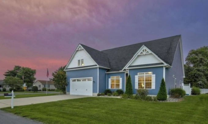 Lewes House | The Sand Dune! 5 Min. To Lewes Beach, Private Pool & Game Room
