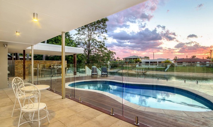 Broadbeach Waters House | The Sands (Heated Pool)