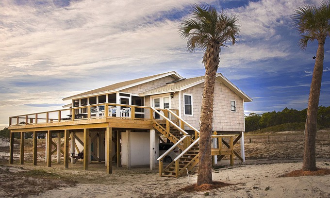 East End House | The Sandy Bucket - Panoramic Ocean Views, Beachside, Lg Deck, Pets, Screen Porch