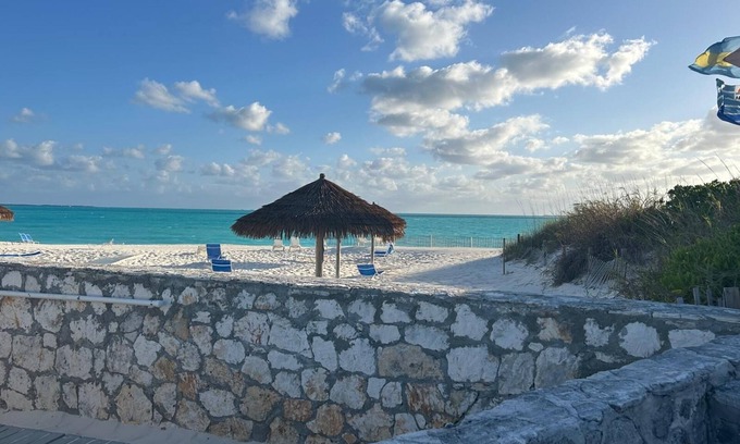 Treasure Cay Villa | The Sandy Shanti. Golf cart included, whole house generator in Treasure Cay