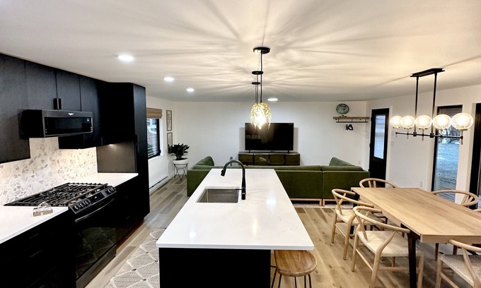 Mendenhall Valley House | The Sapling - hot tub, outdoor fireplace & grill close to airport, shopping