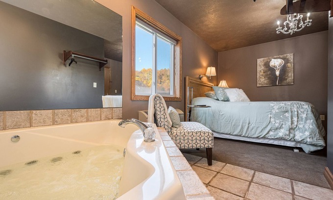 Farmington Hotel | The Sara Cochran | Jacuzzi Tub Historic Inn Room