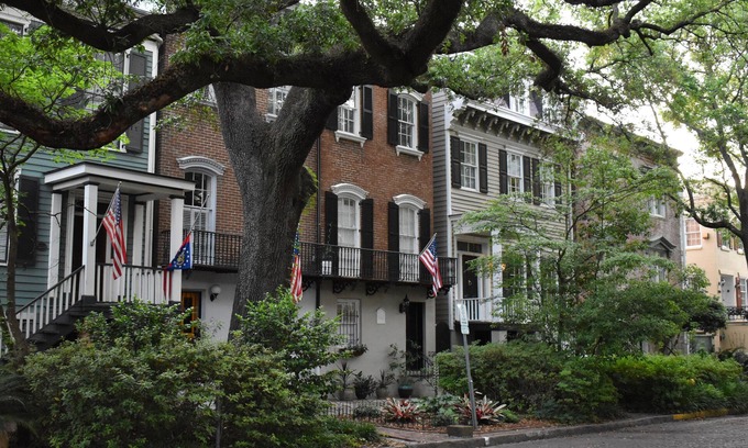 Historic Downtown Savannah House | The Sarah Elizabeth House on beautiful Jones St w/Private Courtyard