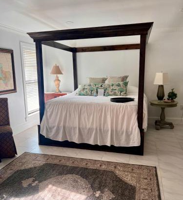 Tyler House | The Savannah Suite