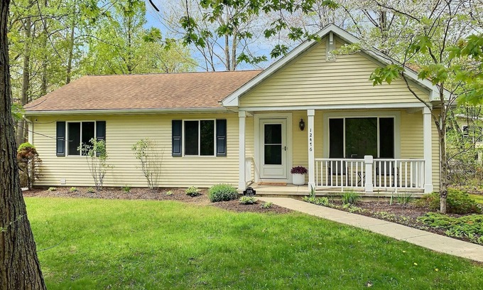 Shorewood-Tower Hills-Harbert House | The Sawyer Hideaway - 3BR 2B w/Hot Tub & Fire Pit