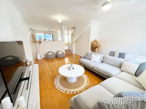 Scarborough Apartment | The Scarborough Beach House - Walk to the beach!