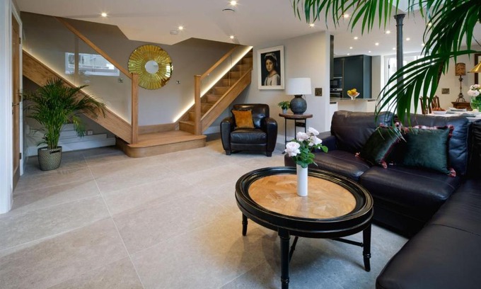 Ashburton House | The School House