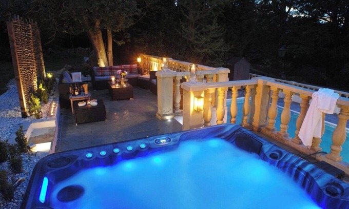 Box Apartment | The School Rooms Estate: Beautiful Georgian apartments with Heated Pool, Hot Tub, Wifi near Bath