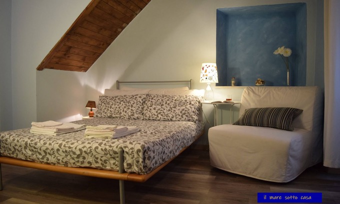 Fezzano Apartment | THE SEA IN FRONT. FREE parking.