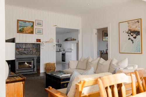 Bicheno House | The Sea Keeper Bicheno cosy seaside cottage