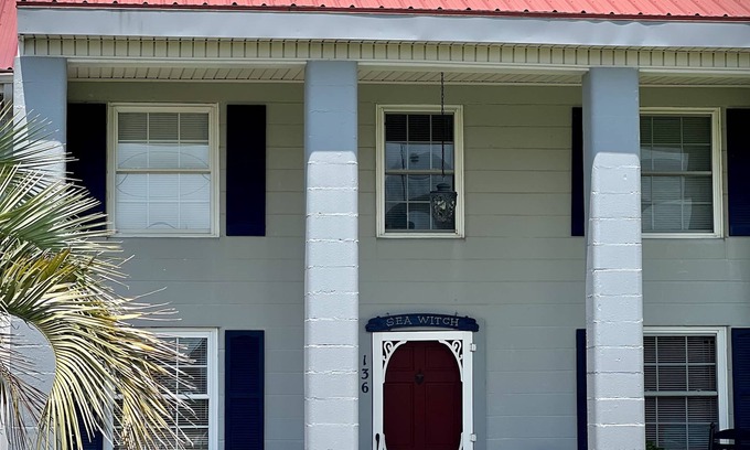 Garden City House | The Sea Witch-Beautiful inlet views just one block from beach!