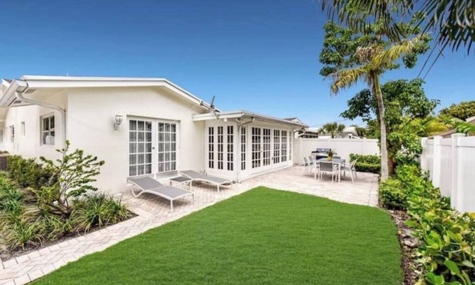 Fort Lauderdale Villa | The Seahorse villa 1 by PMI