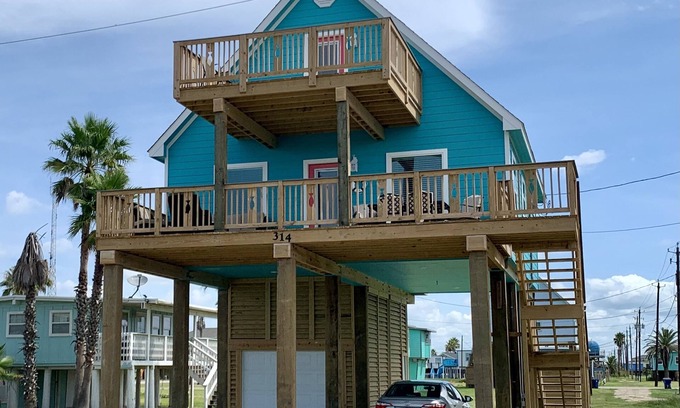 Surfside Beach House | The Seashell - Amazing views, Pet friendly, multiple decks, close to ocean!