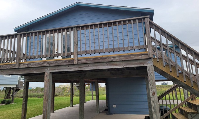 Rockport House | The SeaTickle Awaits, 10-15 min drive to Rockport Beach and Downtown Rockport!