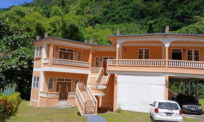 Roseau House | The Seclusive Mansion, Copthall
