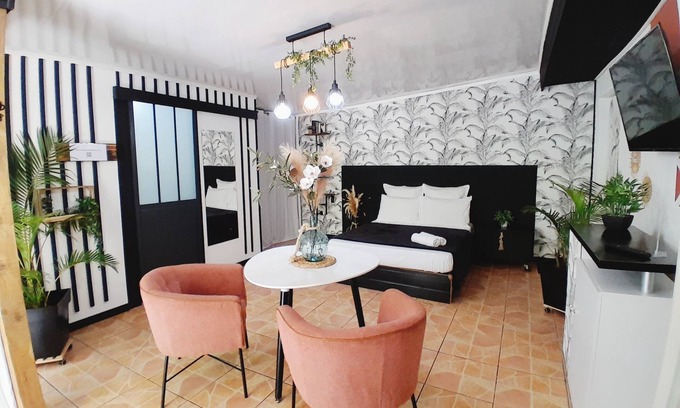 Salazie Apartment | The Secret Motel - Legacy