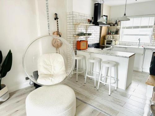 Haverstock Apartment | The secret Pink door in Camden
