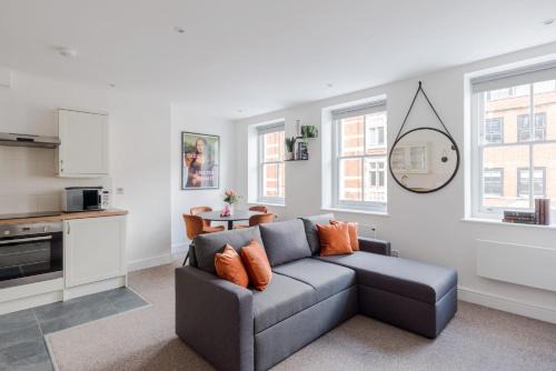 Fitzrovia Apartment | The Sensual Breeze - Fitzrovia - Frankie Says
