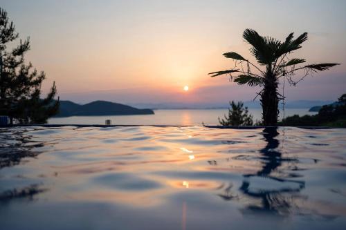 Yeosu House | The Seolem Onsuswimmingpool Pension