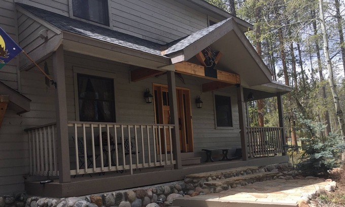 Fraser House | The "Serenity Mountain House" nestled in the trees