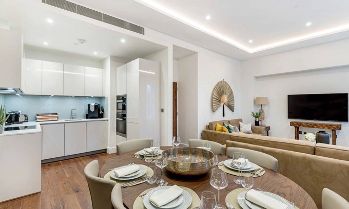Queen's Gate Apartment | The Serpentine Apartment