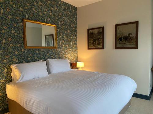 Timsbury Hotel | The Seven Stars