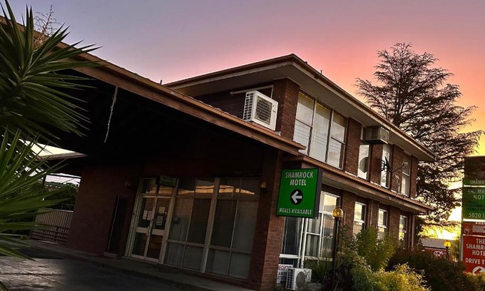 Balranald Hotel | The Shamrock Hotel Balranald