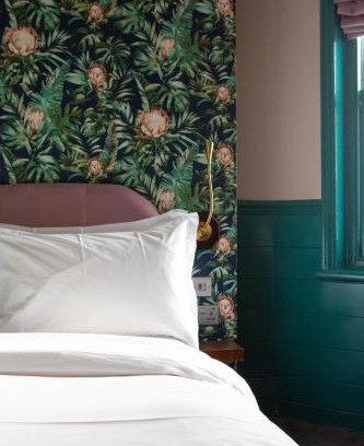 Prince's Hotel | The Ship Rooms