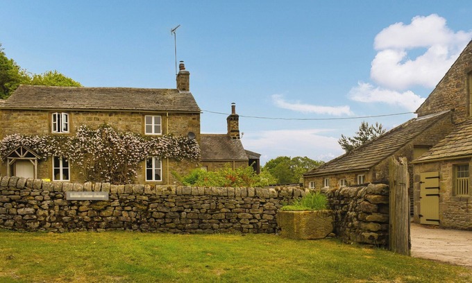 Barden Cottage | The Shippen provides the perfect countryside getaway for friends and family.