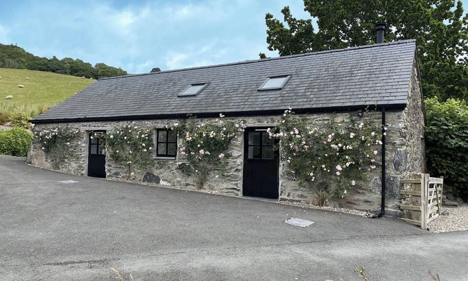 Llanrwst Cottage | THE SHIPPON, romantic, luxury holiday cottage in Llanrwst