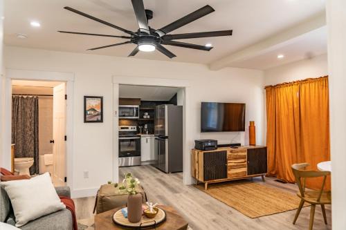Southern Pines Apartment | The Shire 255 B - Sienna - Downtown
