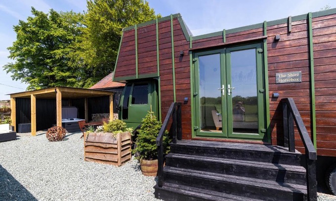 Llanfyllin House | The Shire Luxury Converted Horse Lorry with private hot tub Cyfie Farm
