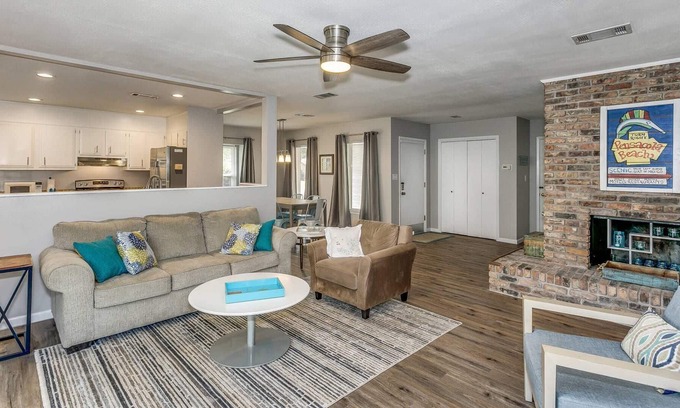 Northeast Pensacola House | The Shire - New Listing - Huge Yard and Garage - Fast WiFi - Quiet Street in a Great Neighborhood