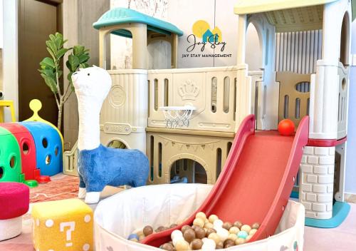 Bunga Paya Pantai Apartment | The Shore l Luxury 3BR l 6-9pax l Direct Mall Access l City Centre l Melaka River l Jonker Street by Jay Stay Management