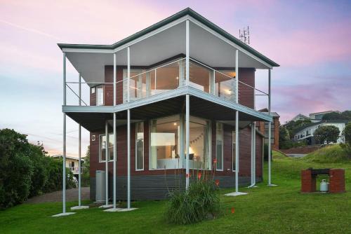 Marengo House | THE SHOREHOUSE - Ocean Views - 50m from Beach