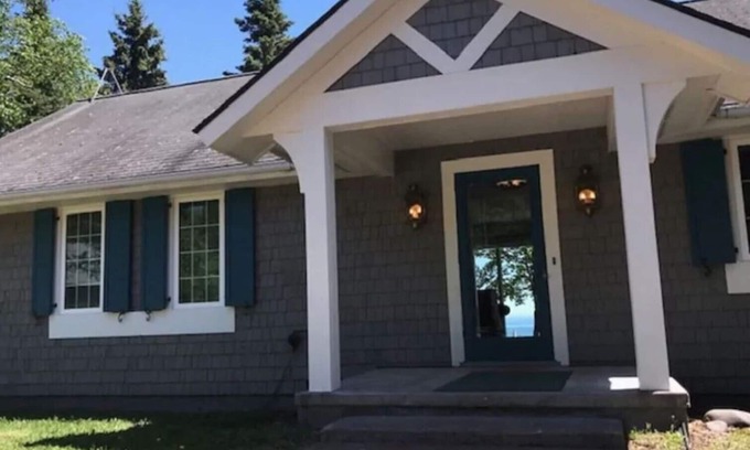Croftville House | The Silver Hilton on Lake Superior! With Bungalow