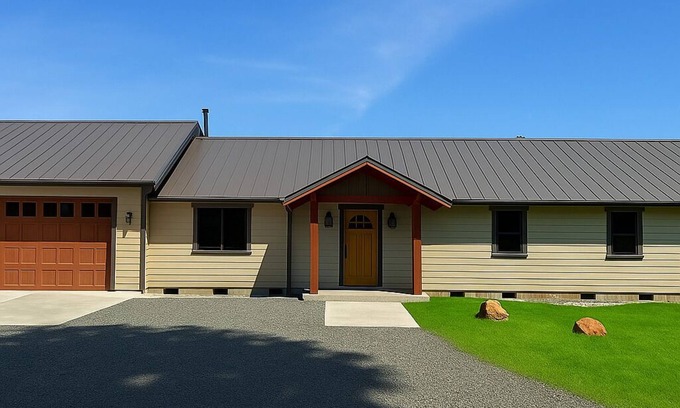 West Stayton House | The Silver Ridge House Near Silver Falls State Park