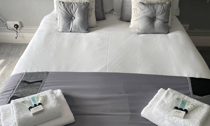 Rochester Hotel | The Six Bells