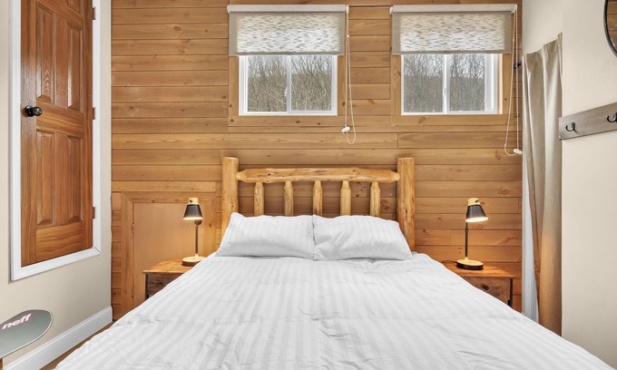 Village at Camelback House | The Ski Chair House - Ski In & Ski Out - Indoor Heated Comm Pool - Fireplace