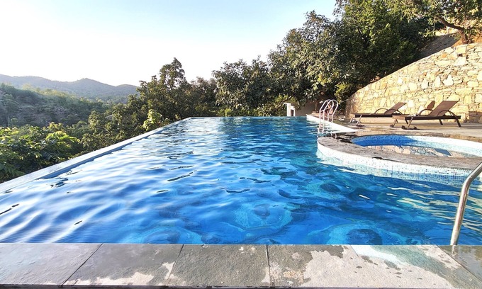 Kumbhalgarh Hotel | The Sky Imperial Pavoreal Jungle Resort