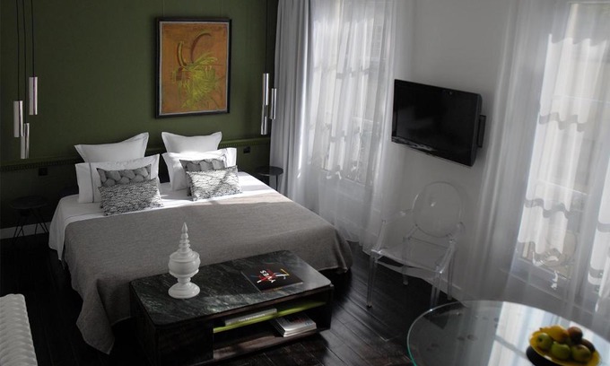 Arsenal Apartment | The Sleeping Lion