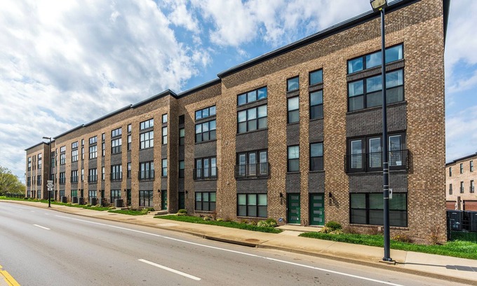 Lexington House | The Slow Horse - 3BR Modern Townhouse Near Rupp & Downtown