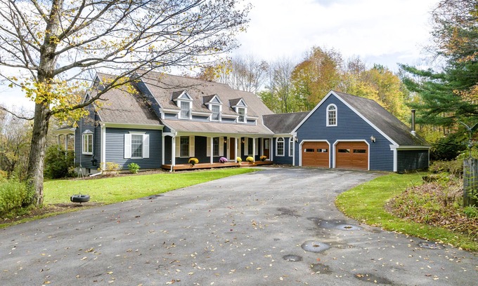 Milford House | The Smith House - Beautiful Home in Ideal Location!