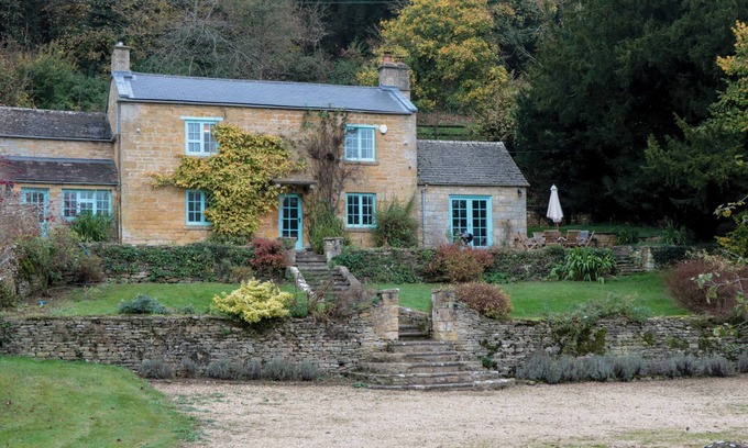 Salperton Cottage | THE SNICKET, family friendly, character holiday cottage in Northleach