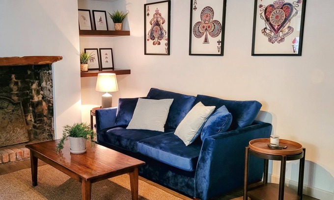 Montpellier House | The Snug - Cheltenham, 5 Mins from Town Centre