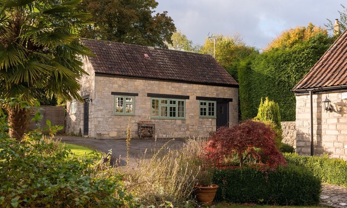 Dunkerton Cottage | The Snug is a charming 2 bedroom holiday cottage in Bath, nr the Park & Ride.