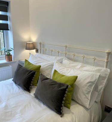 Swalecliffe House | The Snug- With Private parking