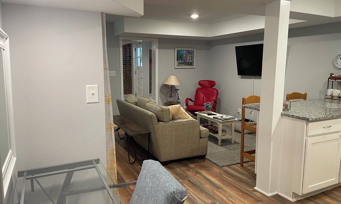 Chapel Hill Apartment | The Snuggery: Light, new studio in charming Chapel Hill